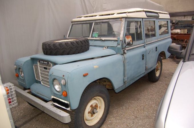 land-rover-109-sw-benzina-1.jpg