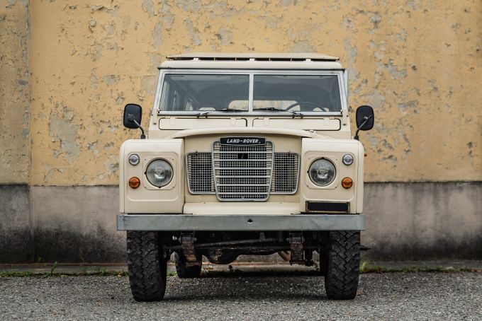 land-rover-109-sw-series-3--3.jpg